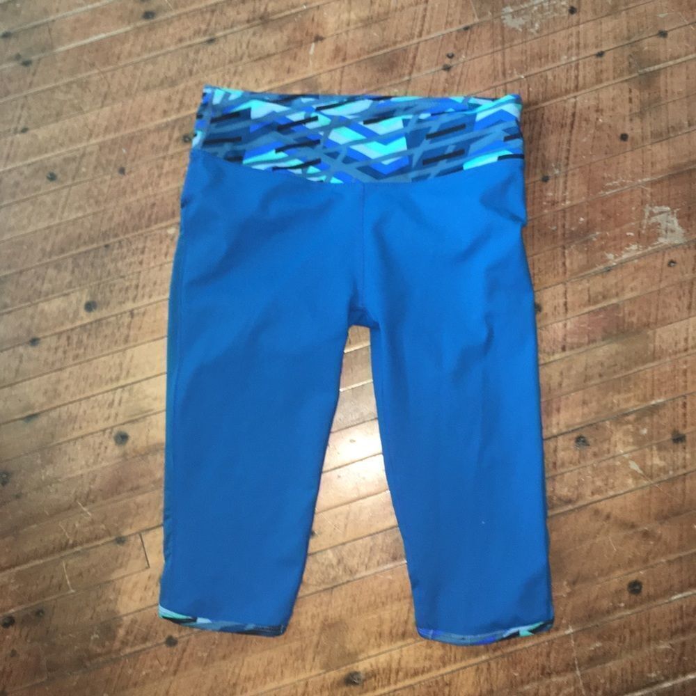 Fabletics bright cross cross workout capris